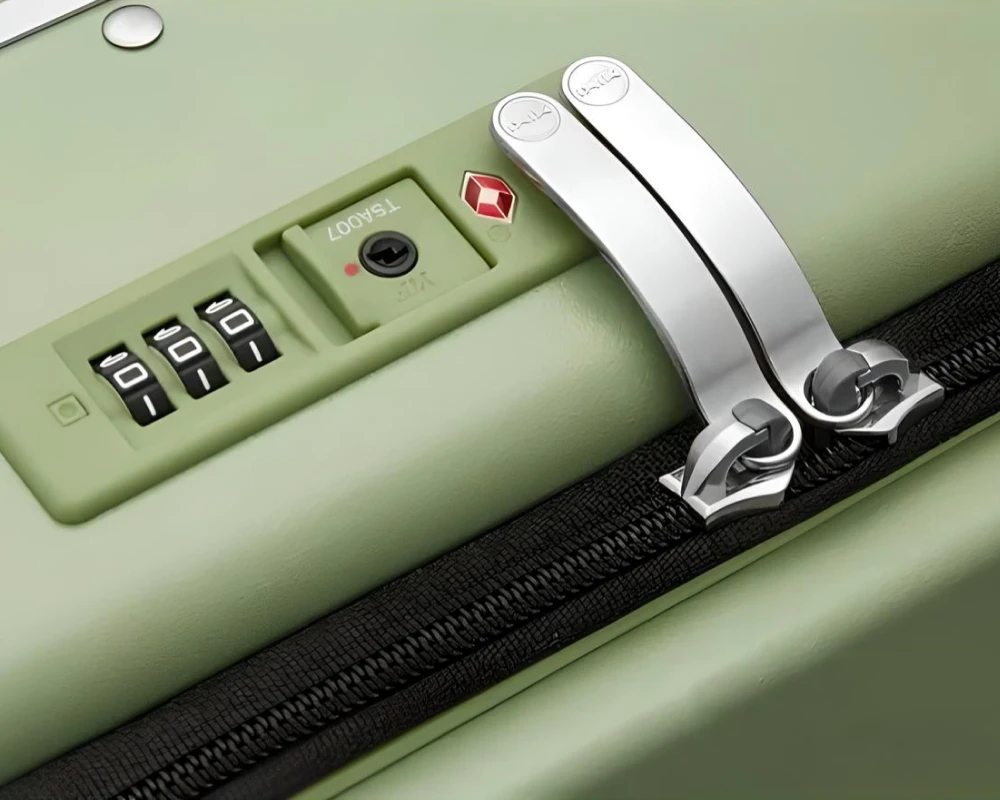 the ideal bag for super-organized travelers